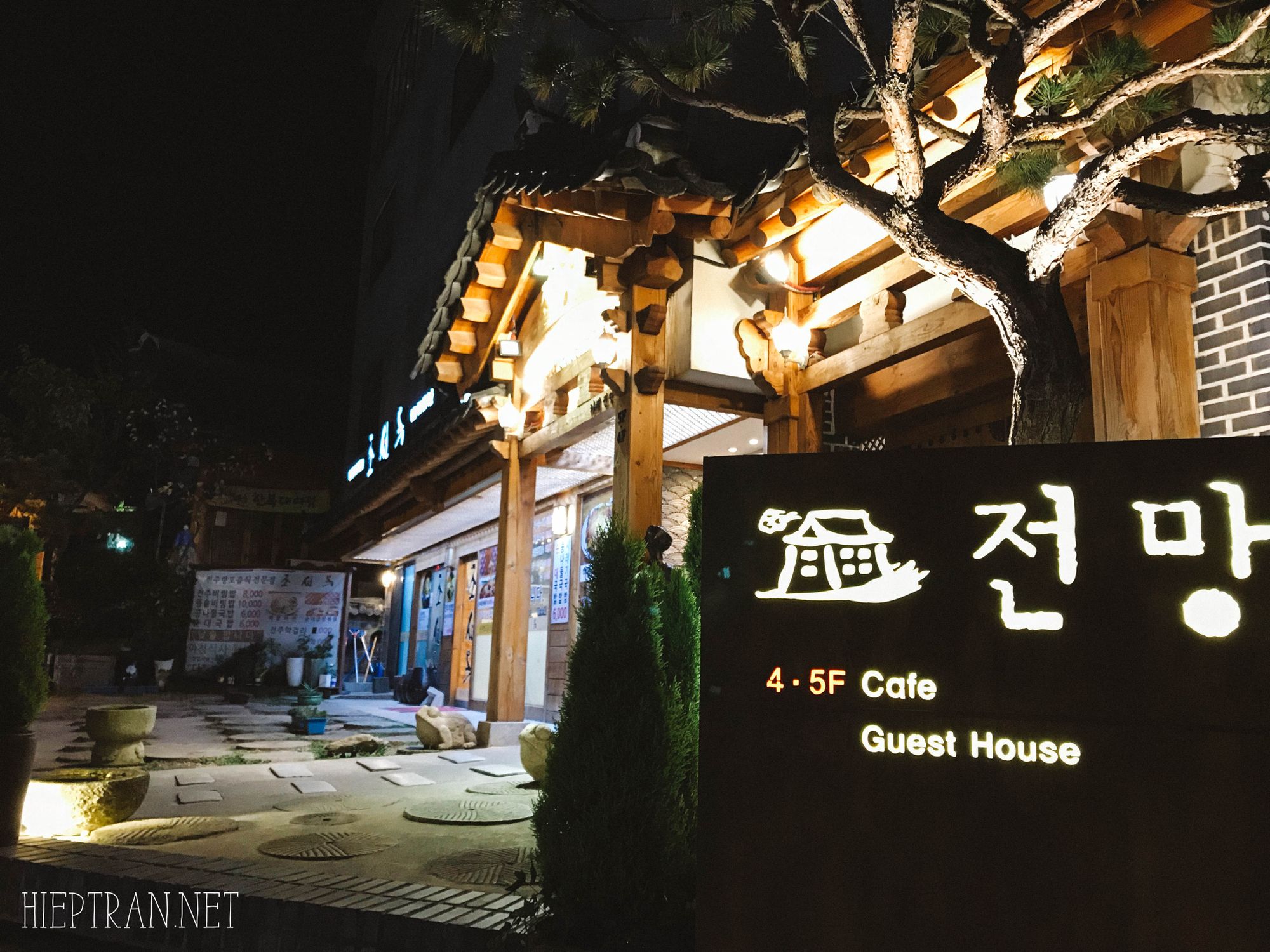 Jeonmang với view được xem là ấn tượng nhất khu làng cổ.